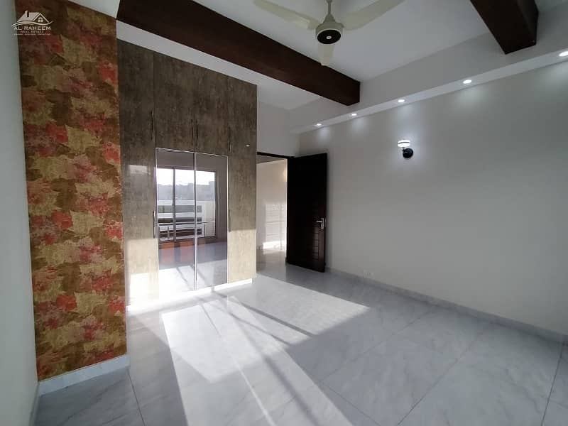 KANAL SLIGTLY USE FULL BASEMENT HOUSE NEAR JALAL SONS TOP LOCATION 19