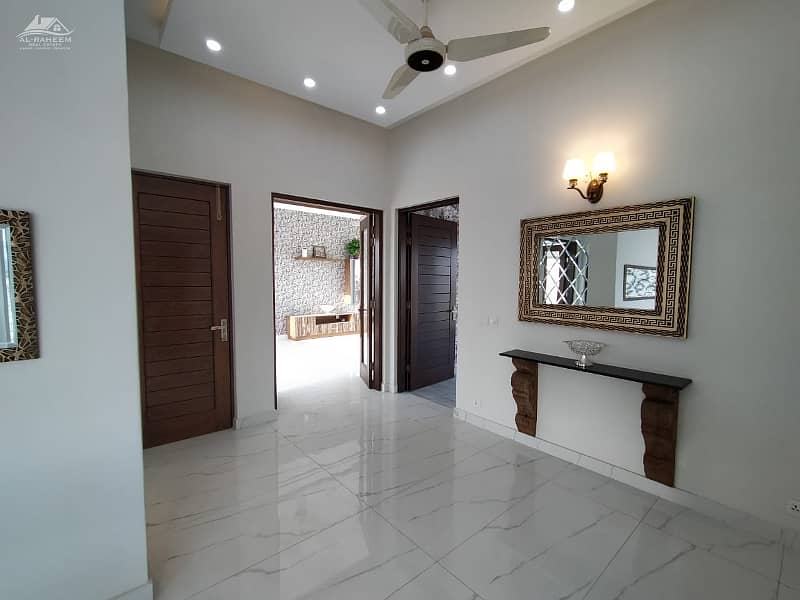 KANAL SLIGTLY USE FULL BASEMENT HOUSE NEAR JALAL SONS TOP LOCATION 24