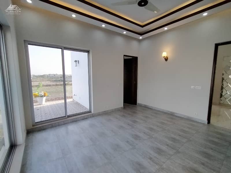 KANAL SLIGTLY USE FULL BASEMENT HOUSE NEAR JALAL SONS TOP LOCATION 28