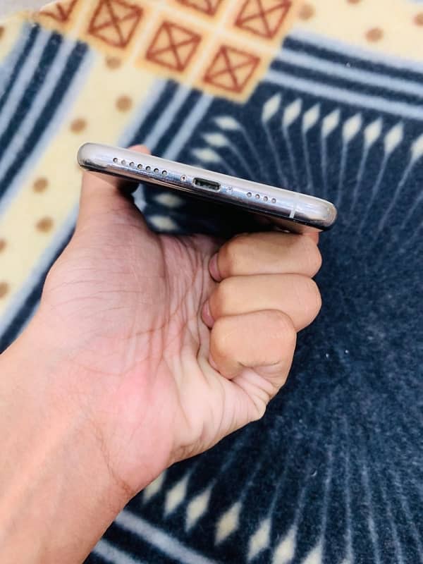 I phone 11 pro max 64gb non pta Waterpack jazak Allah 7