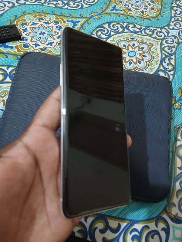 One Plus 8 5G 8gb ram 128gb memory in good condition 1