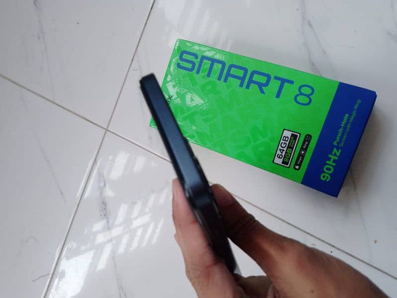 Infinix smart 8  4/4 /64 2