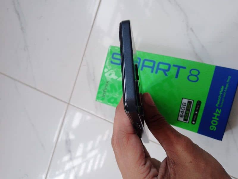 Infinix smart 8  4/4 /64 6