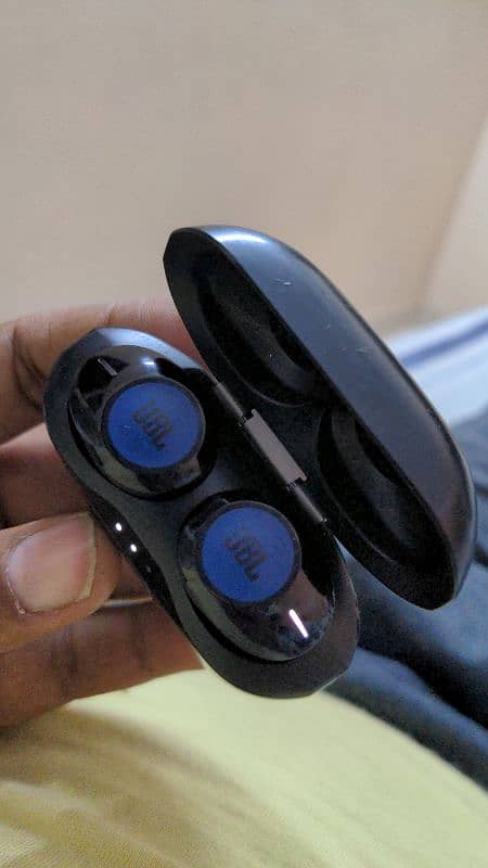 orignal jbl earbuds TWS 125 outclass bass and sound quality like Bose 0