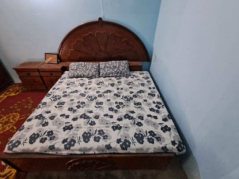 king size bed with mattress 10000, side table 3000 3