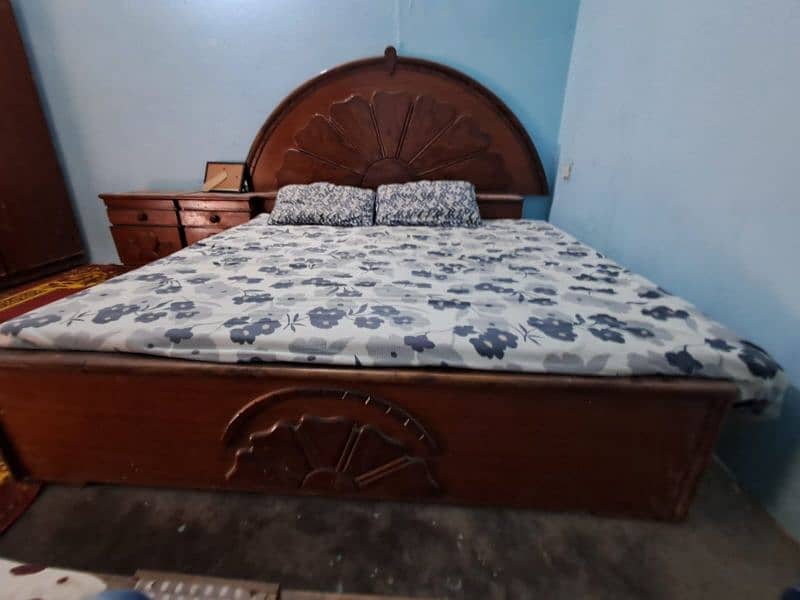 king size bed with mattress 10000, side table 3000 4