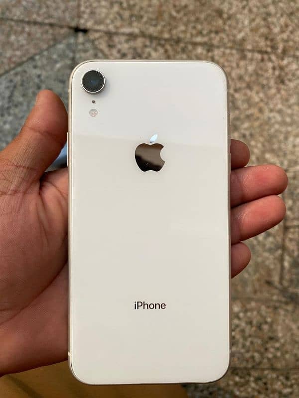 Iphone xr white 03114355807 contact 1