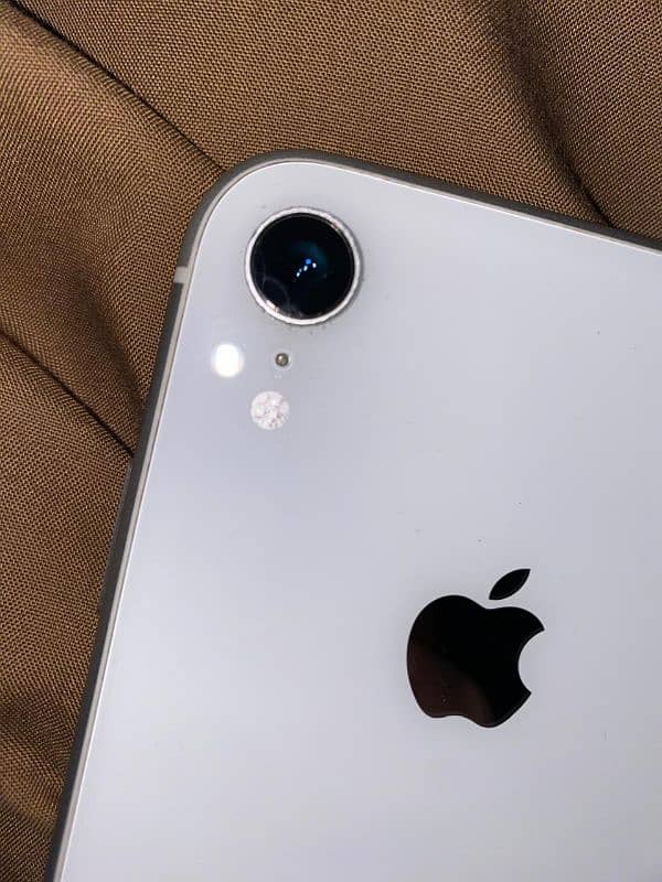 Iphone xr white 03114355807 contact 2