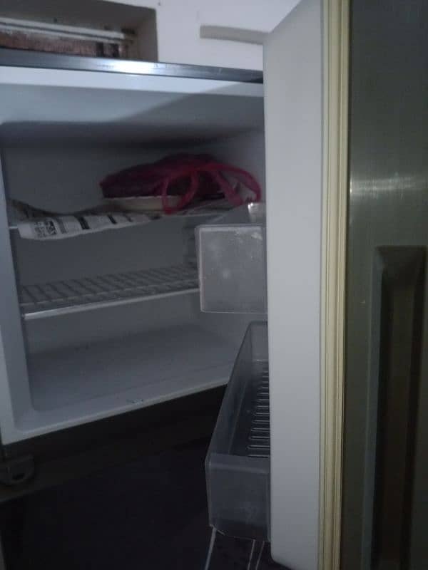 HAIER FRIDGE URGENT FOR SALE FULL OK 10 BY 10 CONDITION 3