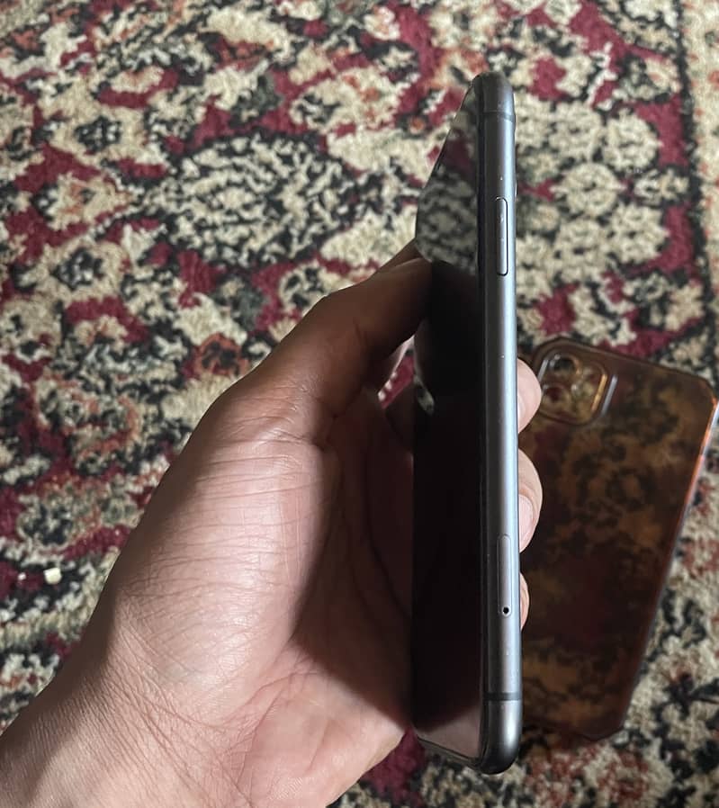 iPhone 11 64Gb PTA Approved with Box 9.5/10 0