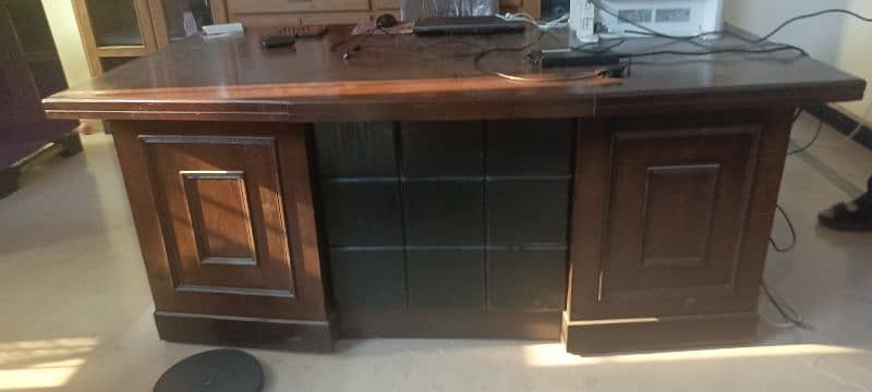 Executive Table for sale 10/10 condition 1