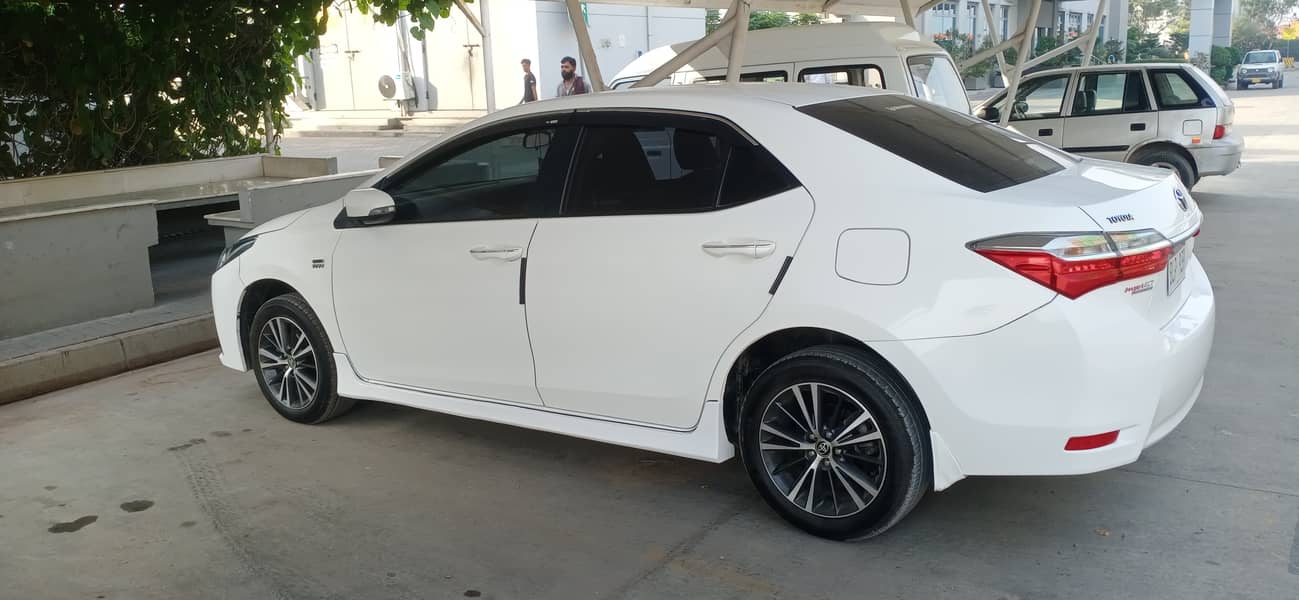 Toyota Corolla Altis 2017 3