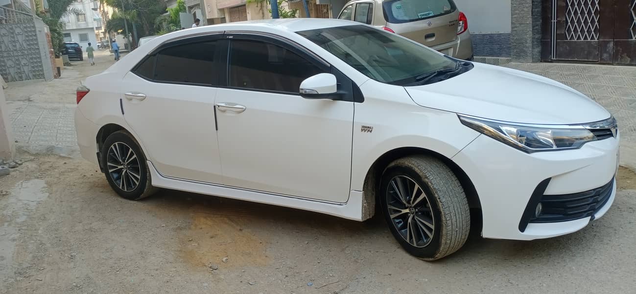 Toyota Corolla Altis 2017 4