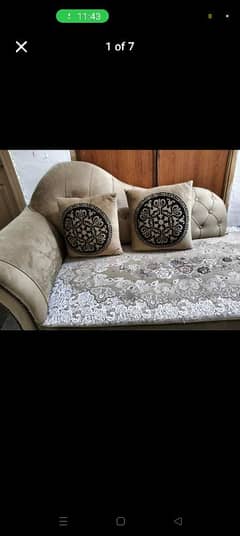 three seater Diwan for sale just 6 month of use