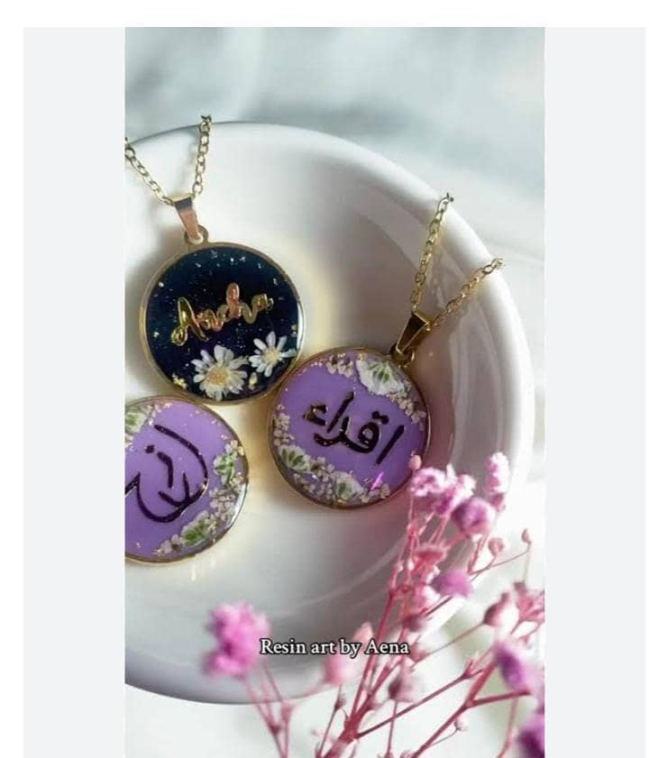 beautiful flowery resin jewelry is available 5