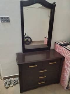 habit dressing table