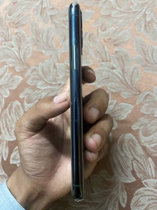 I phone 11 pro Dual Pta 6