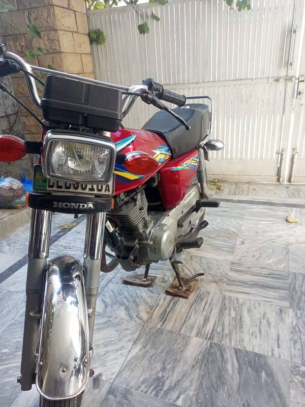 Honda 125 model 2018 lahore registered all documents complete. 4