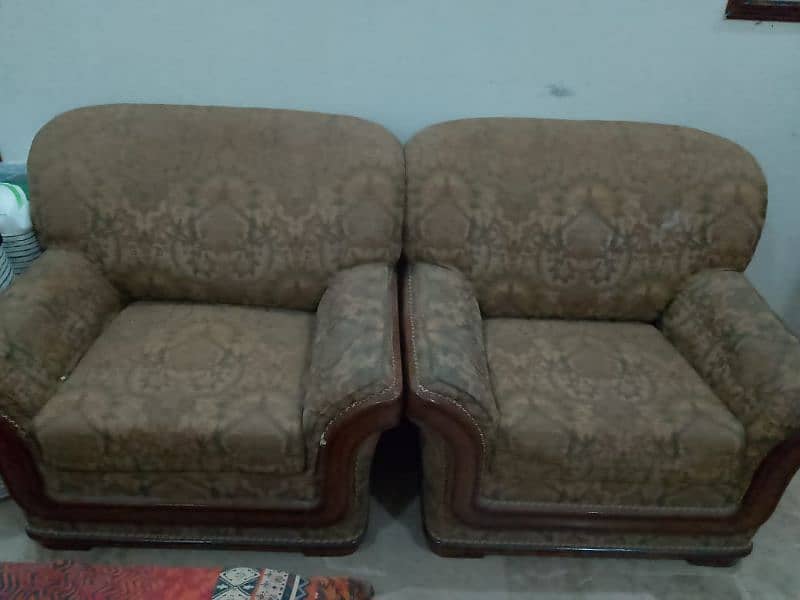 Sofa for sell 0