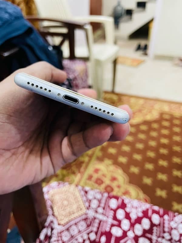 iPhone 7 128GB PTA Approved 3