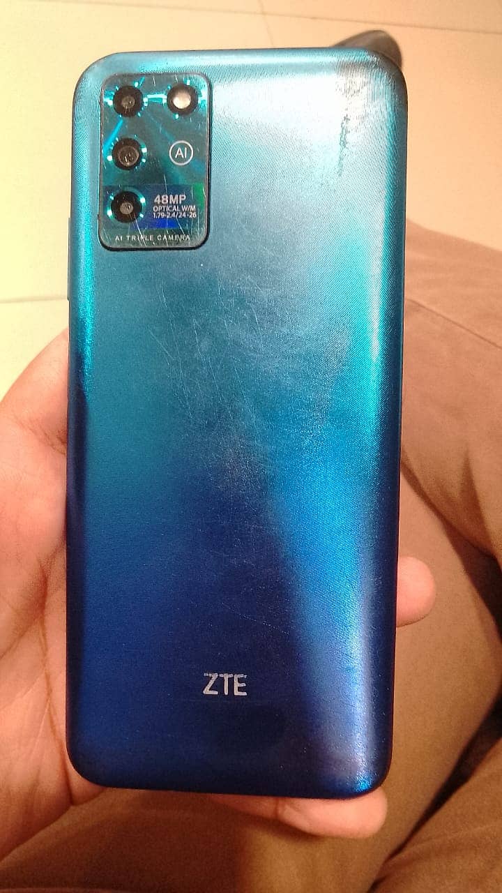 zte blade v30 vita hd 4+4 gb ram 128 gb rom 48 mp cam dua;l sim offica 2