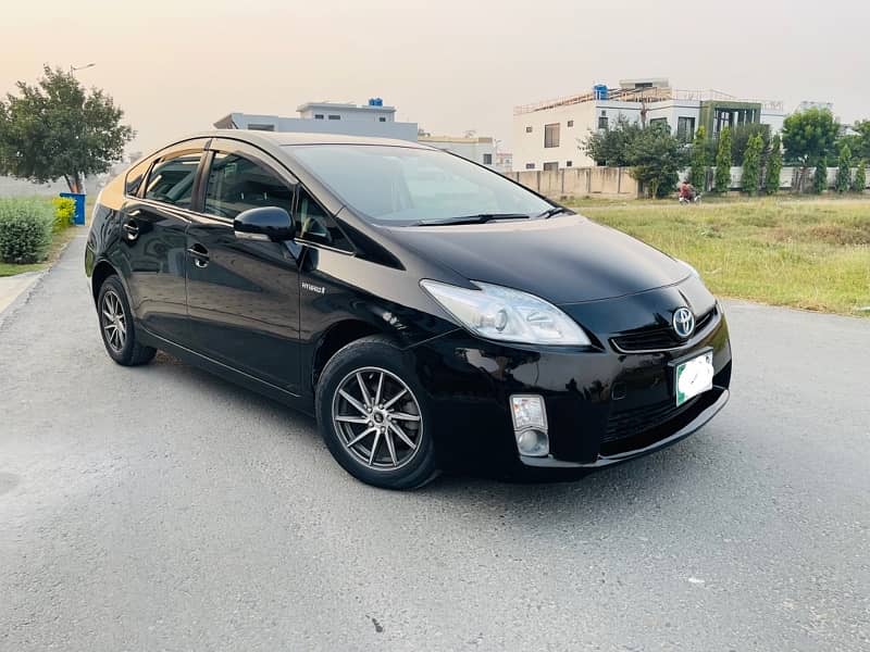 Toyota Prius S Total Genuine betr than corolla grande honda civic city 6