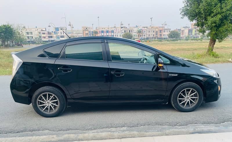 Toyota Prius S Total Genuine betr than corolla grande honda civic city 11