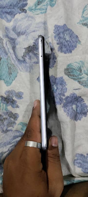 Vivo y20 with box 2