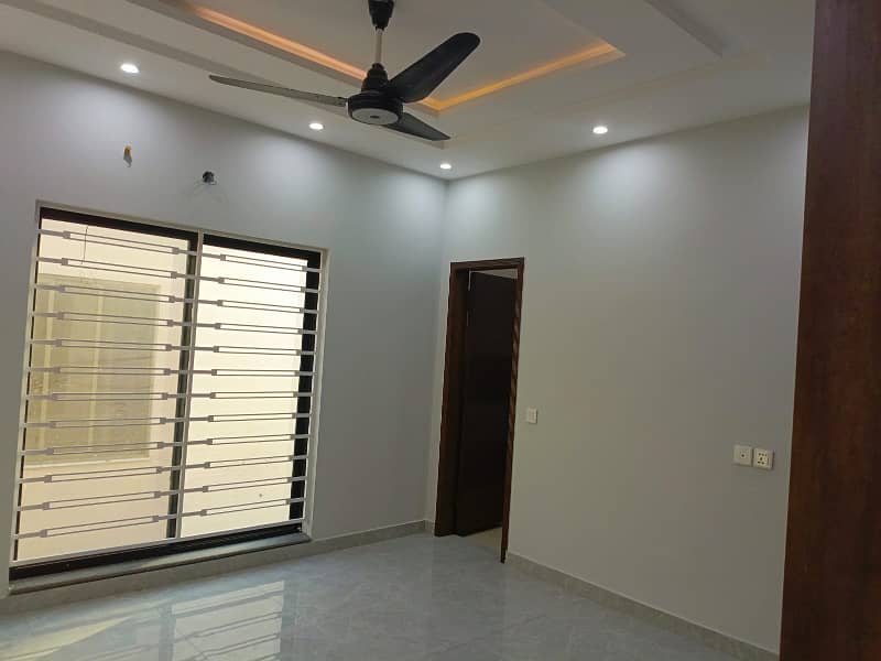 10 Marla Brand New House For Sale in Bahria Town Lahore Ideal Location Designer House 3