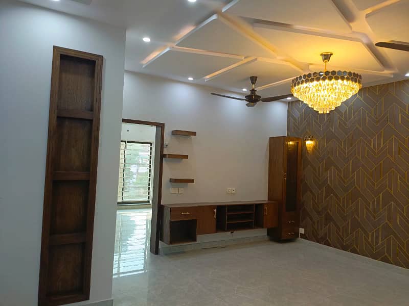 10 Marla Brand New House For Sale in Bahria Town Lahore Ideal Location Designer House 6