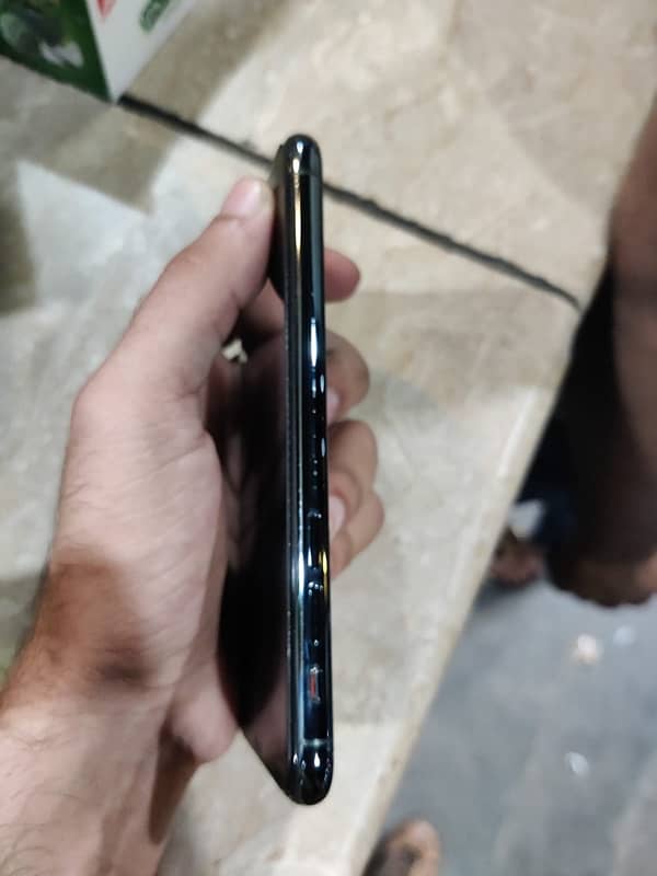 iphone 11pro green colour 6