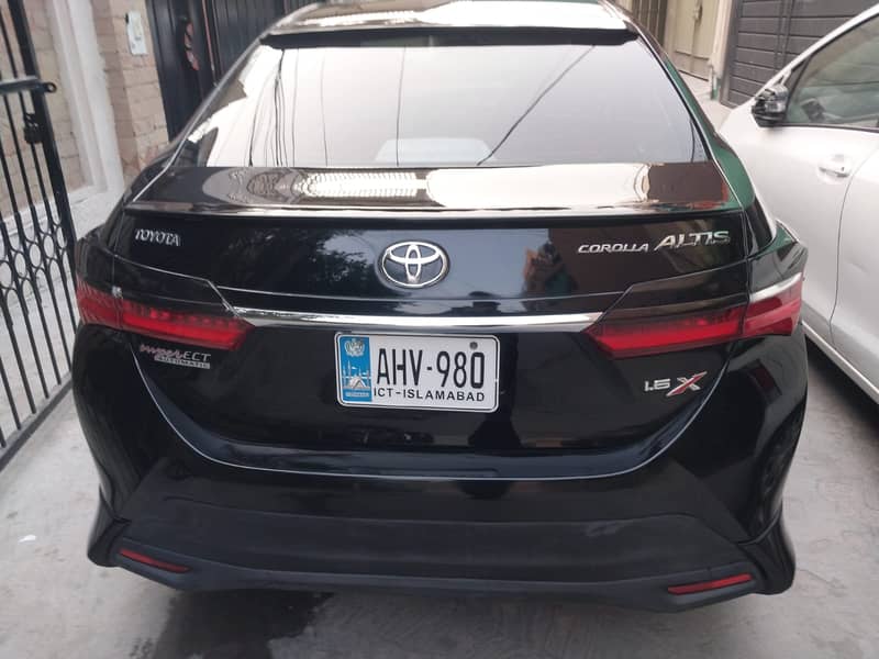 Toyota Corolla Altis X 1.6 2018 Model Good Condition 3