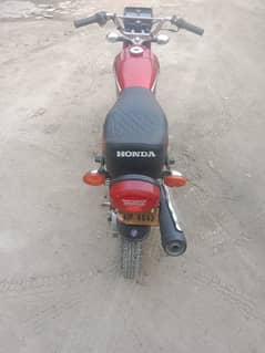 Honda 125 bohat zabar bike ha koi masla nahi ha