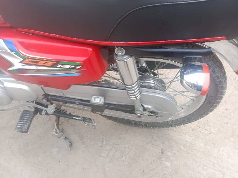 Honda 125 bohat zabar bike ha koi masla nahi ha 4