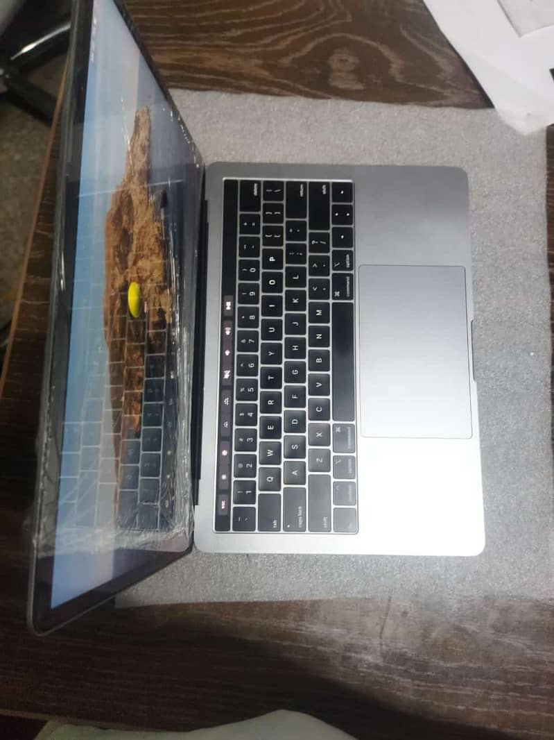 MacBooK Pro 13" 2019 corei7 16/512 0