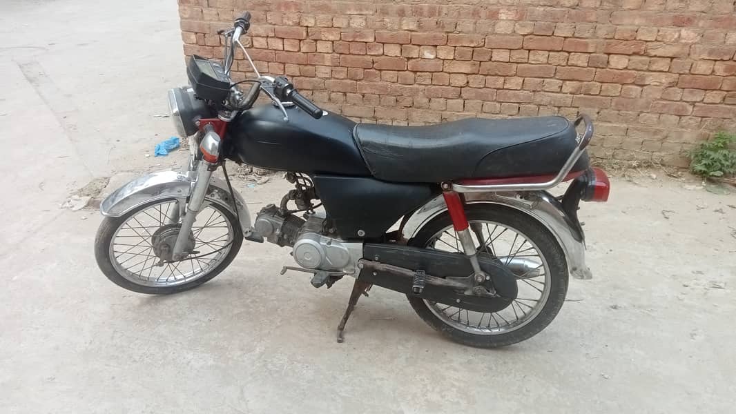 Honda 70 model 2012 Gujranwala ka nmbr 1