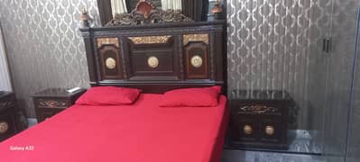 chinioti bed dressing chairs and table im good condition