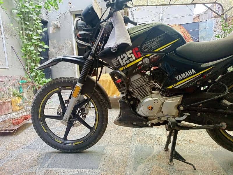 yamaha 125G modified with Peshawar number 6