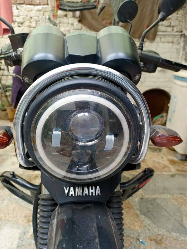 yamaha 125G modified with Peshawar number 7