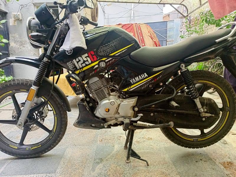 yamaha 125G modified with Peshawar number 8