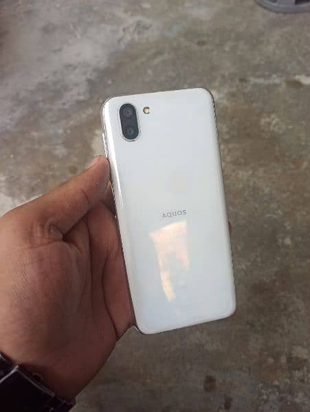 Aquos R2 4/64 4