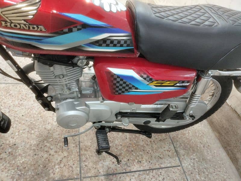 Honda 125 brand new 4