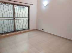 1 Kanal Luxury Upper Portion For Rent In DHA Phase 4,Block CC, Lahore.