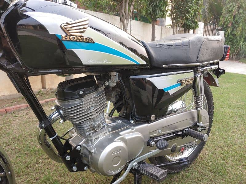 Honda 125 2002 model Total genuine 19