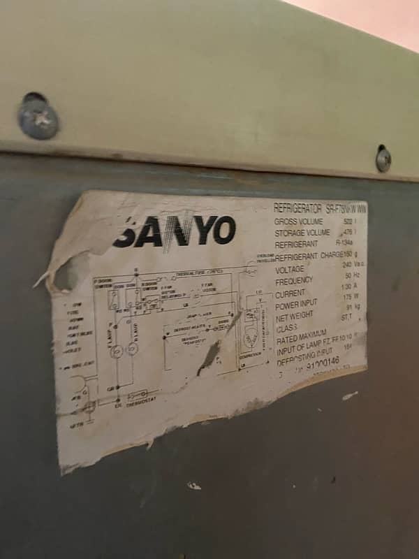 Sanyo Japanese fridge. 5