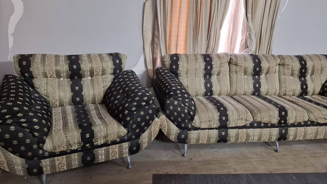 7 seater sofa set in good condition 0