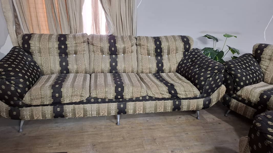 7 seater sofa set in good condition 1