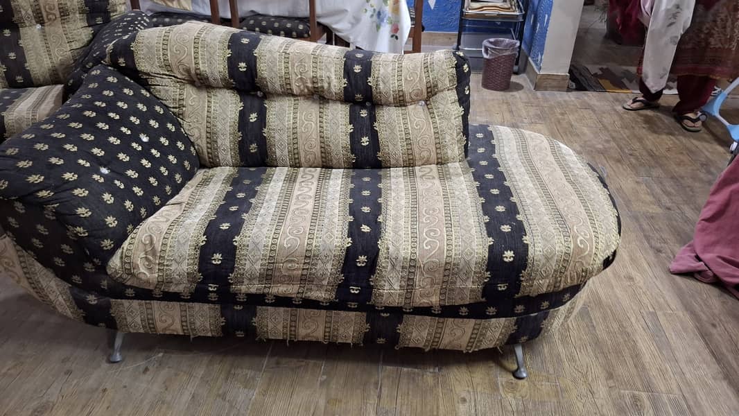 7 seater sofa set in good condition 2