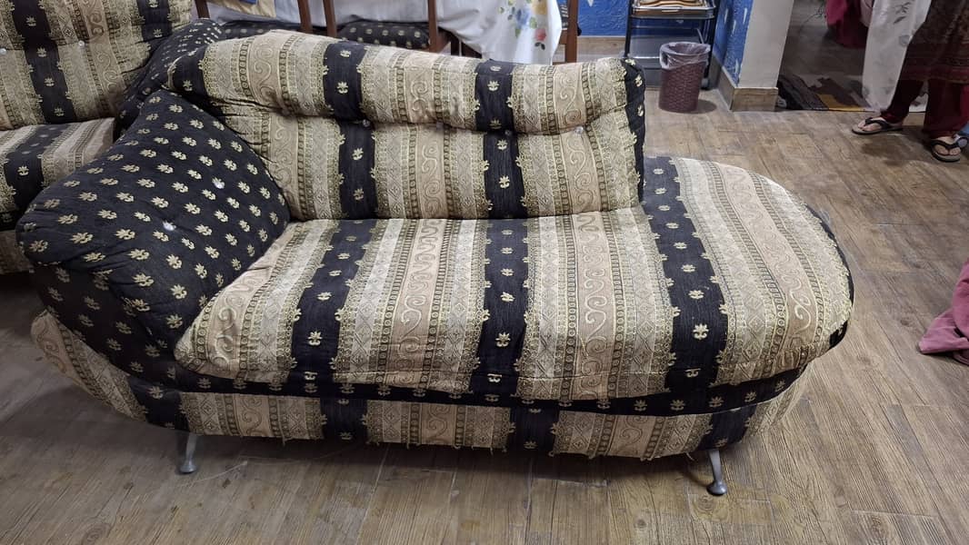 7 seater sofa set in good condition 4