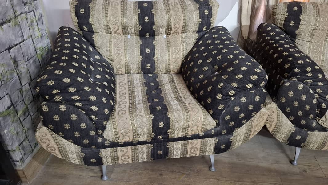 7 seater sofa set in good condition 5